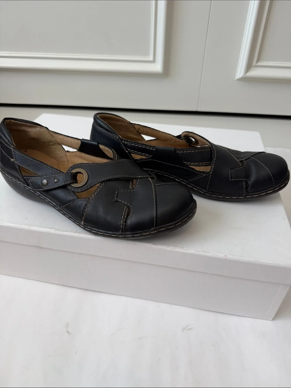 Clarks Ashland Spin Q Black Leather Mary Jane Flats with Strap